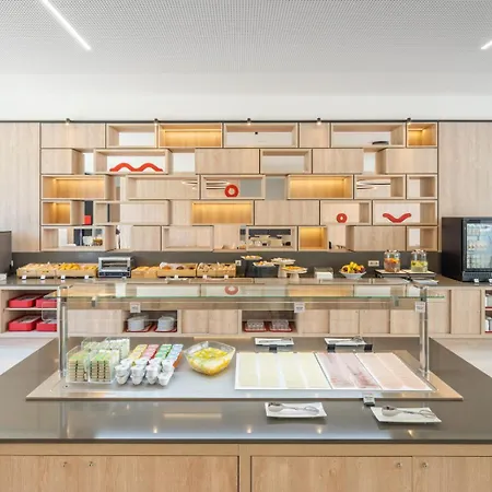 Moov Oriente Отель 2*