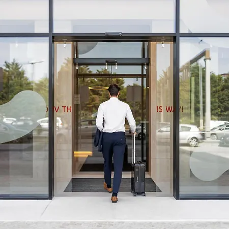 Moov Oriente Отель 2*