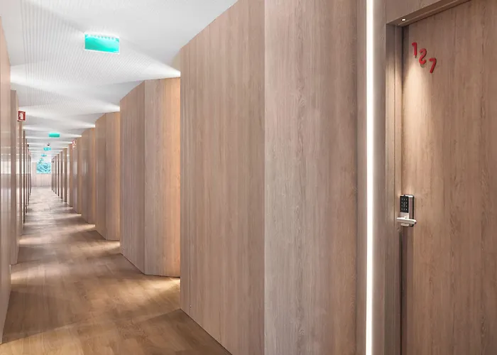 Готель Moov Oriente 2*